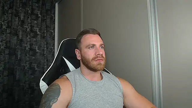 Snapshot of Thori92 chatting on June 16, 6:21 pm Thori92 online show from June 16, 6:21 pm