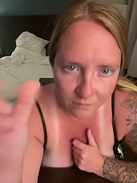 Lizzyloo online show from March 15, 3:12 am