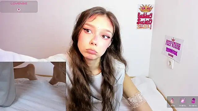 Snapshot of Michelle_Melnss chatting on May 8, 4:23 pm Michelle Melnss online show from May 8, 4:23 pm