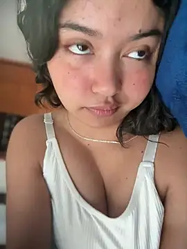Snapshot of Peach_Girll chatting on May 8, 3:28 pm Peach Girll online show from May 8, 3:28 pm