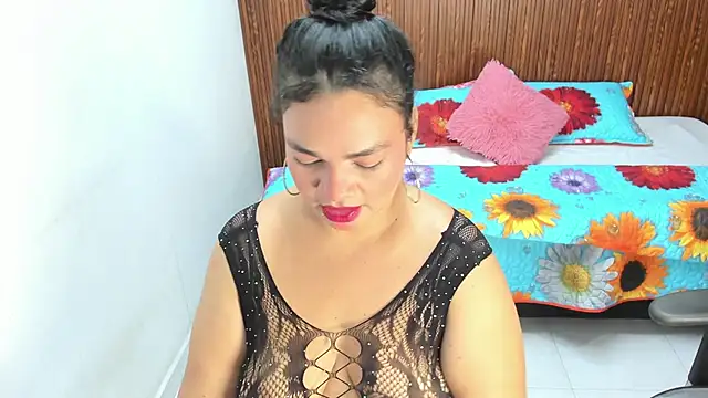 Snapshot of Cloe_35 chatting on May 18, 8:36 pm Cloe 35 online show from May 18, 8:36 pm