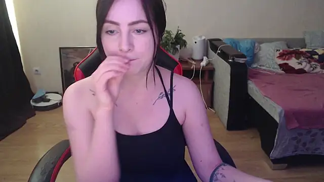 Laralianna online show from March 20, 1:27 pm