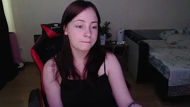 Snapshot of Laralianna chatting on June 17, 7:33 am Laralianna online show from June 17, 7:33 am