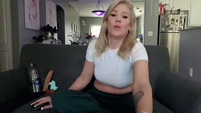 Lexi Shocker online show from November 3, 6:31 pm