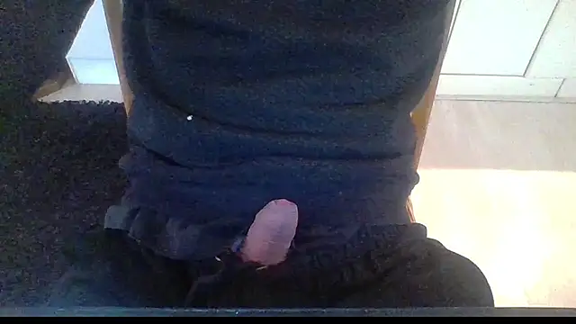 Snapshot of Remstr chatting on December 17, 11:28 am Remstr online show from December 17, 11:28 am