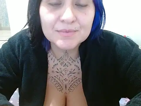 Snapshot of vaholiver chatting on May 12, 5:54 pm vaholiver online show from May 12, 5:54 pm