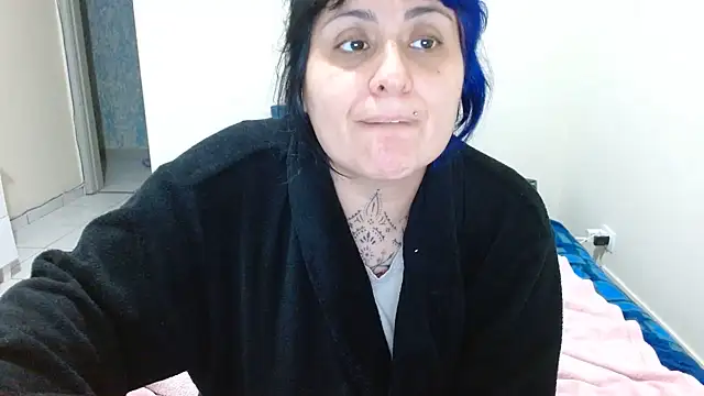 Snapshot of vaholiver chatting on May 29, 10:08 pm vaholiver online show from May 29, 10:08 pm