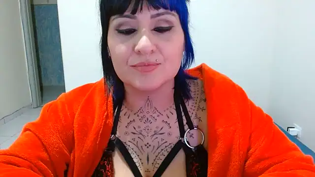 Snapshot of vaholiver chatting on June 10, 10:30 pm vaholiver online show from June 10, 10:30 pm