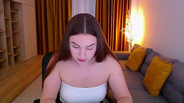  Mia Adams online show from April 10, 8:30 am