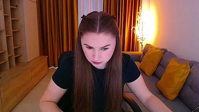  Mia Adams online show from April 15, 10:00 am