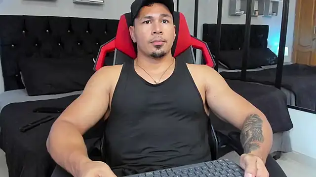 tyler hank01 online show from March 1, 6:43 pm