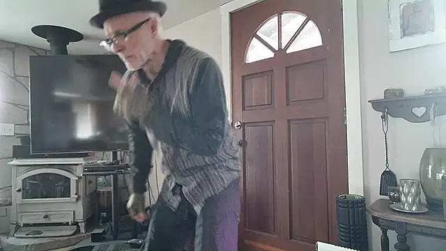 Snapshot of MoonDancer chatting on February 11, 10:50 pm MoonDancer online show from February 11, 10:50 pm