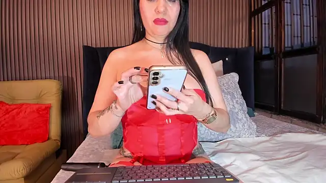 JuliaDawson  online show from October 21, 10:54 pm
