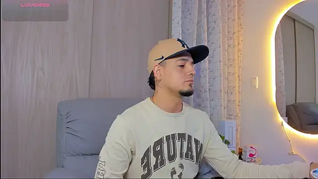 alejandro calderon1 online show from November 13, 4:00 am