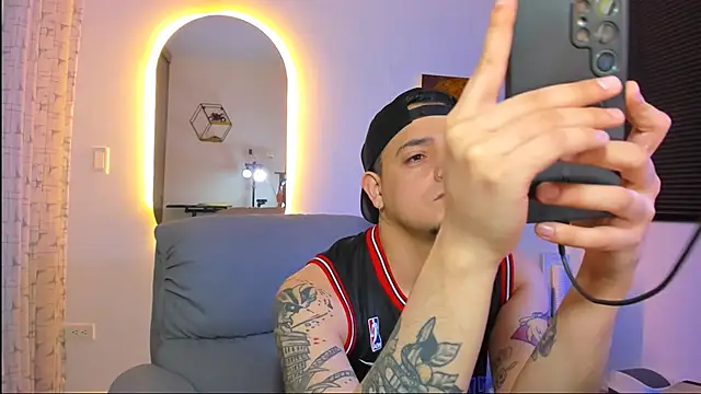 alejandro calderon1 online show from February 23, 3:37 am