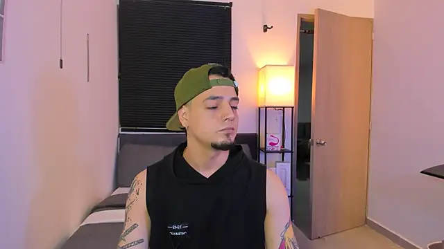 alejandro calderon1 online show from April 11, 5:23 am