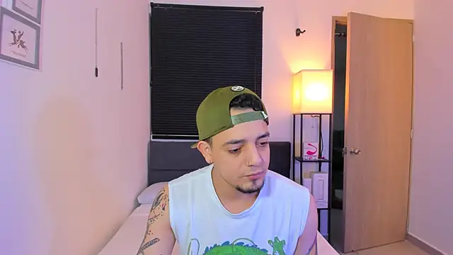 alejandro calderon1 online show from April 22, 5:54 am