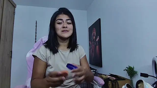 Hannah-grace online show from April 18, 1:37 pm