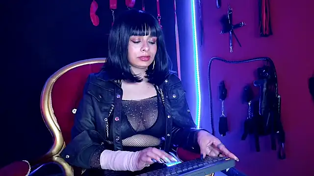Snapshot of amy-mistress chatting on January 18, 9:29 pm amy-mistress online show from January 18, 9:29 pm