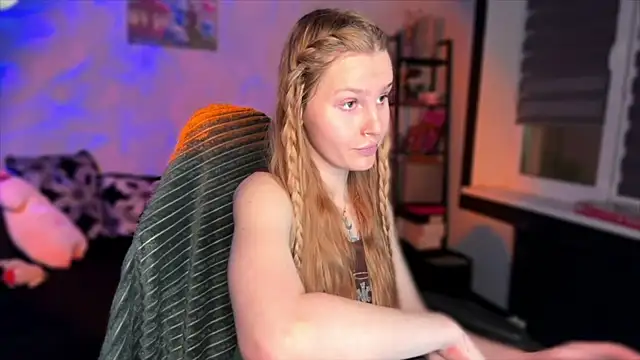 Chanel Gill online show from December 4, 7:22 pm