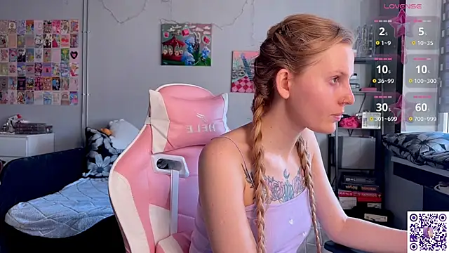 Chanel Gill online show from April 17, 3:59 pm