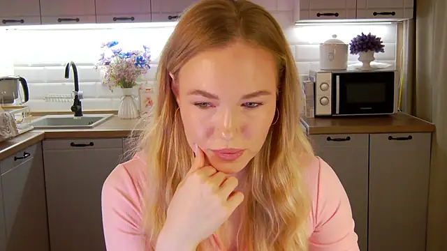 Snapshot of Veronika_Mitchel chatting on October 19, 12:28 pm Veronika Mitchel online show from October 19, 12:28 pm