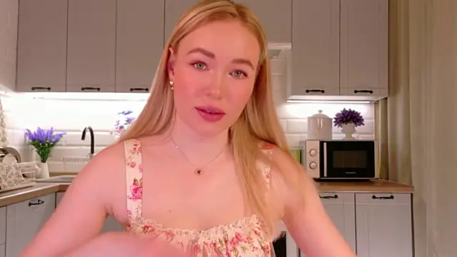 Snapshot of Veronika_Mitchel chatting on November 17, 3:07 pm Veronika Mitchel online show from November 17, 3:07 pm