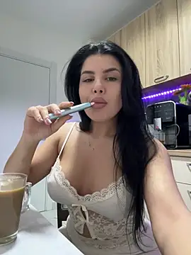 Snapshot of Scarlett-Dream chatting on April 1, 5:19 am Scarlett-Dream online show from April 1, 5:19 am