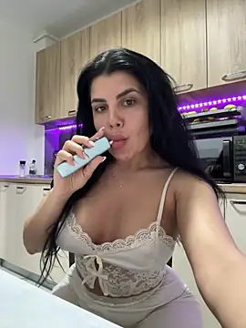 Snapshot of Scarlett-Dream chatting on April 15, 5:03 am Scarlett-Dream online show from April 15, 5:03 am
