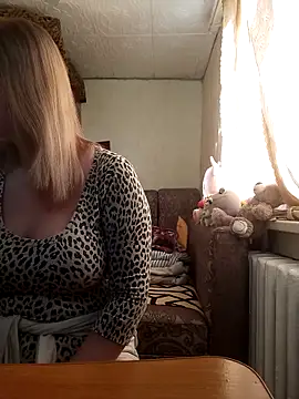 BustyBlond online show from April 7, 4:13 am