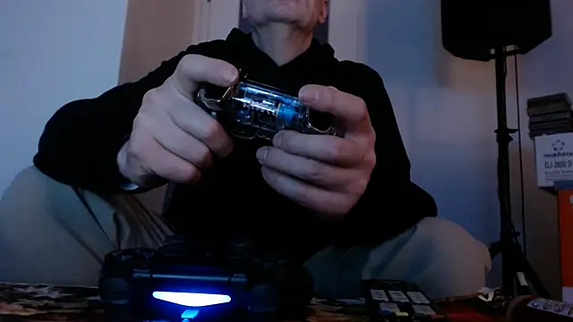 Snapshot of Cordt27 chatting on May 4, 7:54 pm Cordt27 online show from May 4, 7:54 pm