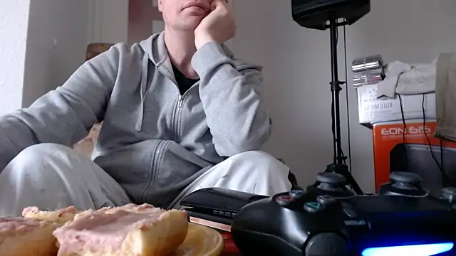 Snapshot of Cordt27 chatting on May 5, 5:32 pm Cordt27 online show from May 5, 5:32 pm