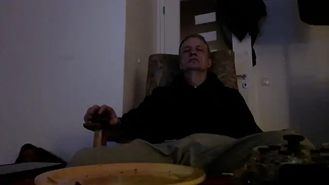 Snapshot of Cordt27 chatting on May 6, 7:52 pm Cordt27 online show from May 6, 7:52 pm