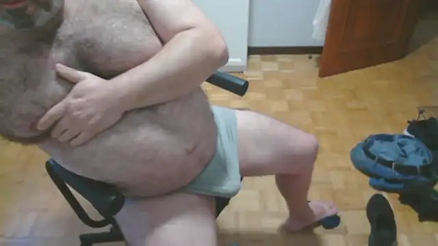 mikeyhotbear online show from October 30, 8:16 am