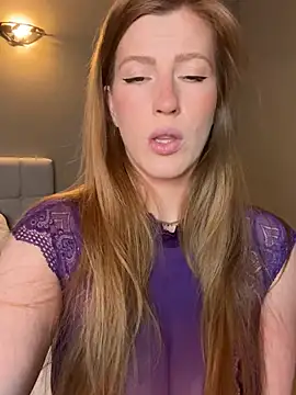 Snapshot of FoxyFrenchy chatting on December 8, 6:50 pm FoxyFrenchy online show from December 8, 6:50 pm