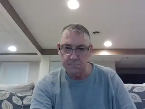 Snapshot of takeitall101 chatting on February 23, 8:33 pm takeitall101 online show from February 23, 8:33 pm