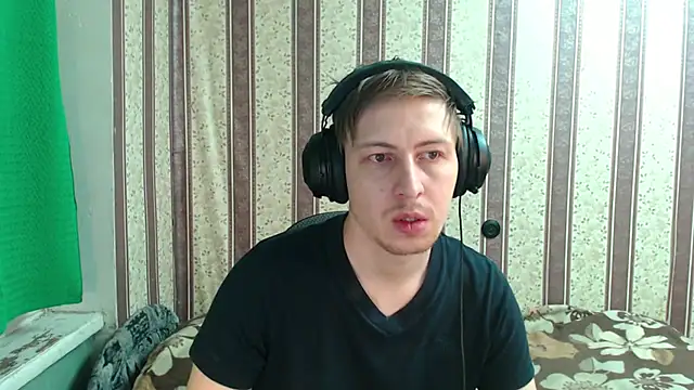 darienlarge online show from October 31, 2:23 am