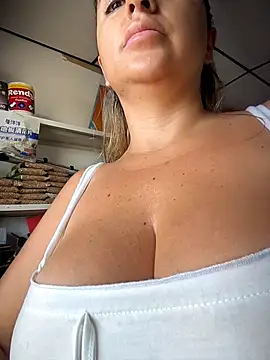 sammyqueenx21 online show from April 14, 12:00 pm