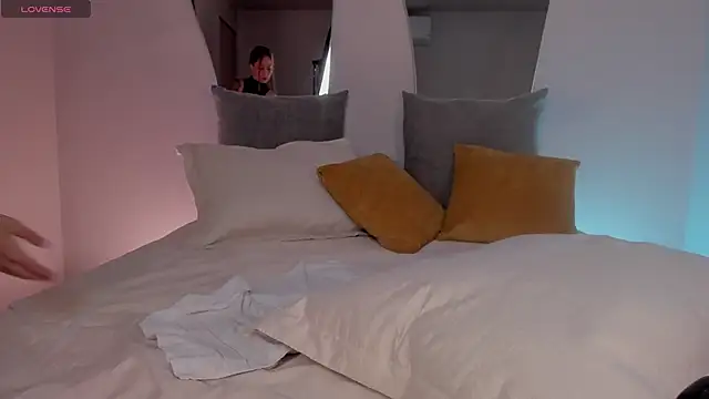 ErikaBenz  online show from March 2, 5:14 pm