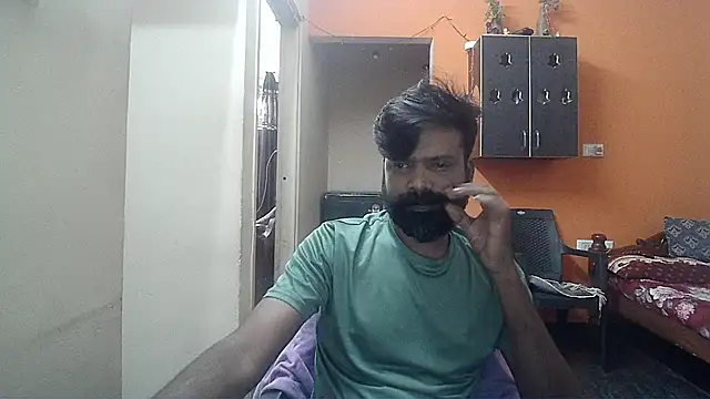 Snapshot of Indiaguy4u chatting on December 13, 6:21 am Indiaguy4u online show from December 13, 6:21 am