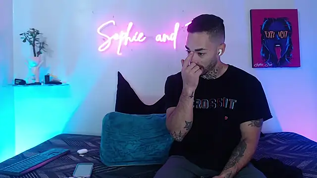 Snapshot of SophieFoxx17 chatting on February 20, 12:27 pm SophieFoxx17 online show from February 20, 12:27 pm