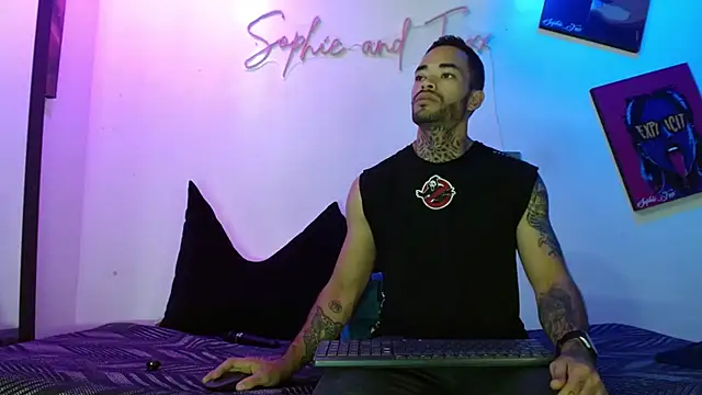 Snapshot of SophieFoxx17 chatting on July 28, 12:01 pm SophieFoxx17 online show from July 28, 12:01 pm