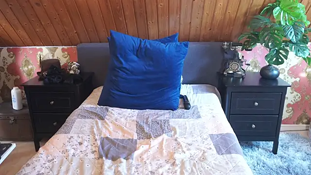 TessaWinter online show from April 2, 2:26 pm