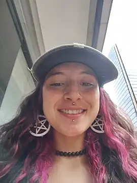  Laary online show from June 3, 8:36 pm