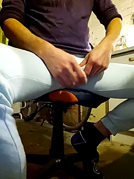 PassiveStute25 online show from April 21, 3:50 pm