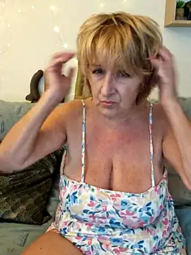 Snapshot of phryna@xh chatting on October 8, 3:53 pm phrynaxh online show from October 8, 3:53 pm