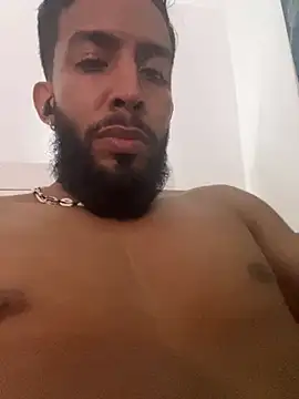 Snapshot of Alessandro__Rossi chatting on February 6, 10:35 pm Alessandro Rossi online show from February 6, 10:35 pm