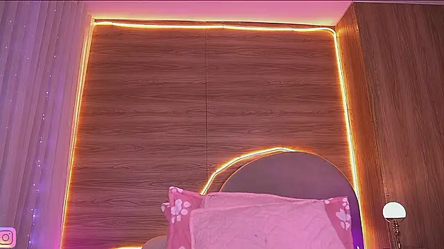 danna berlin  online show from March 4, 7:20 pm