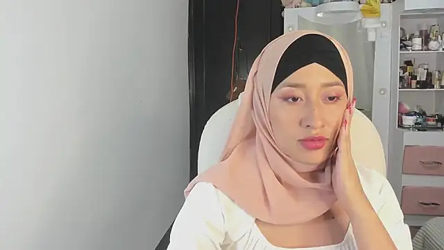 adila anich online show from January 7, 12:24 am