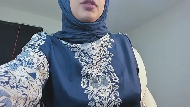 adila anich online show from January 10, 1:10 am